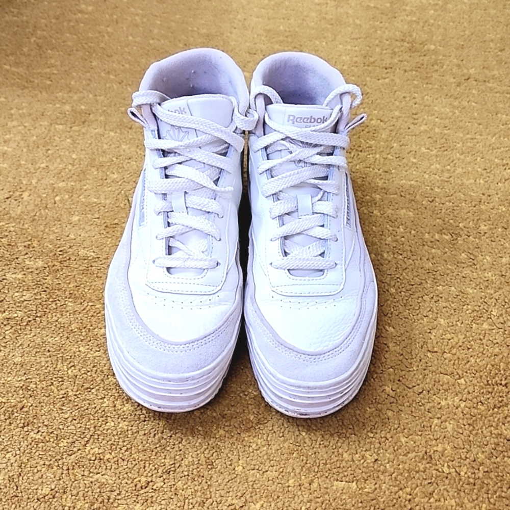 *SOLD* 9 Reebok Tennis Platform